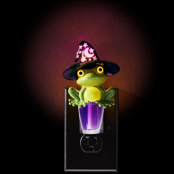 Bath & Body Works Other - Bath & Body Works Witchy Frog Night Light Wallflowers Scent Dispenser NWT
